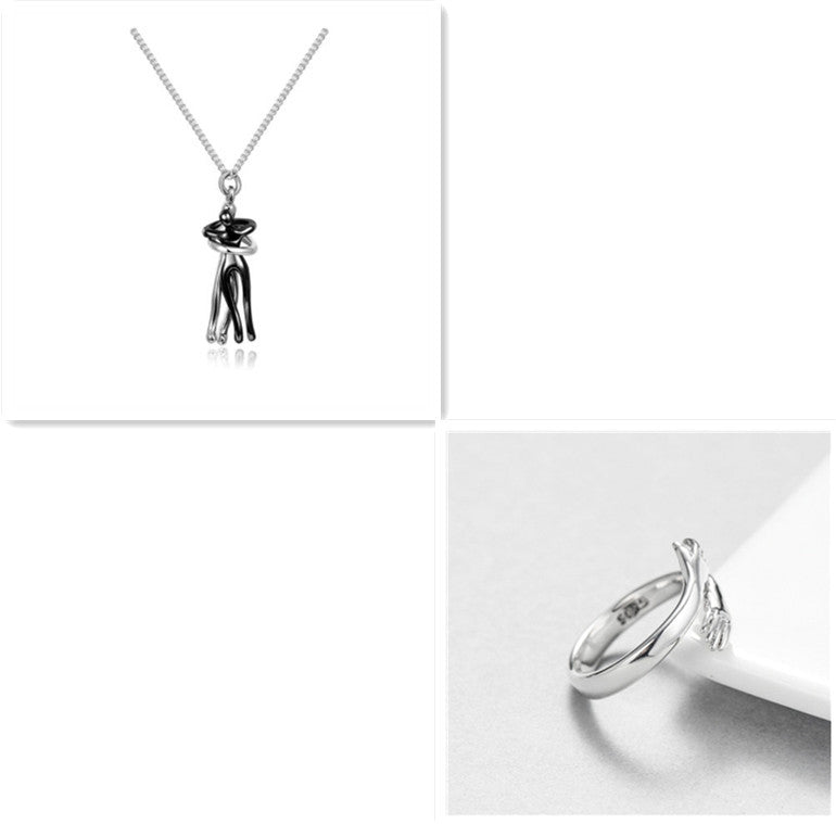 Étreinte Necklace