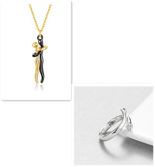 Étreinte Necklace