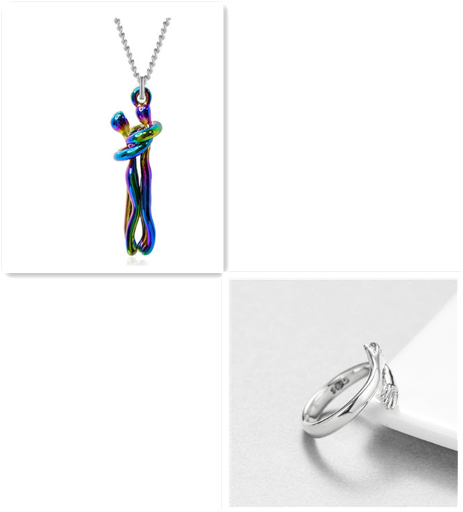 Étreinte Necklace